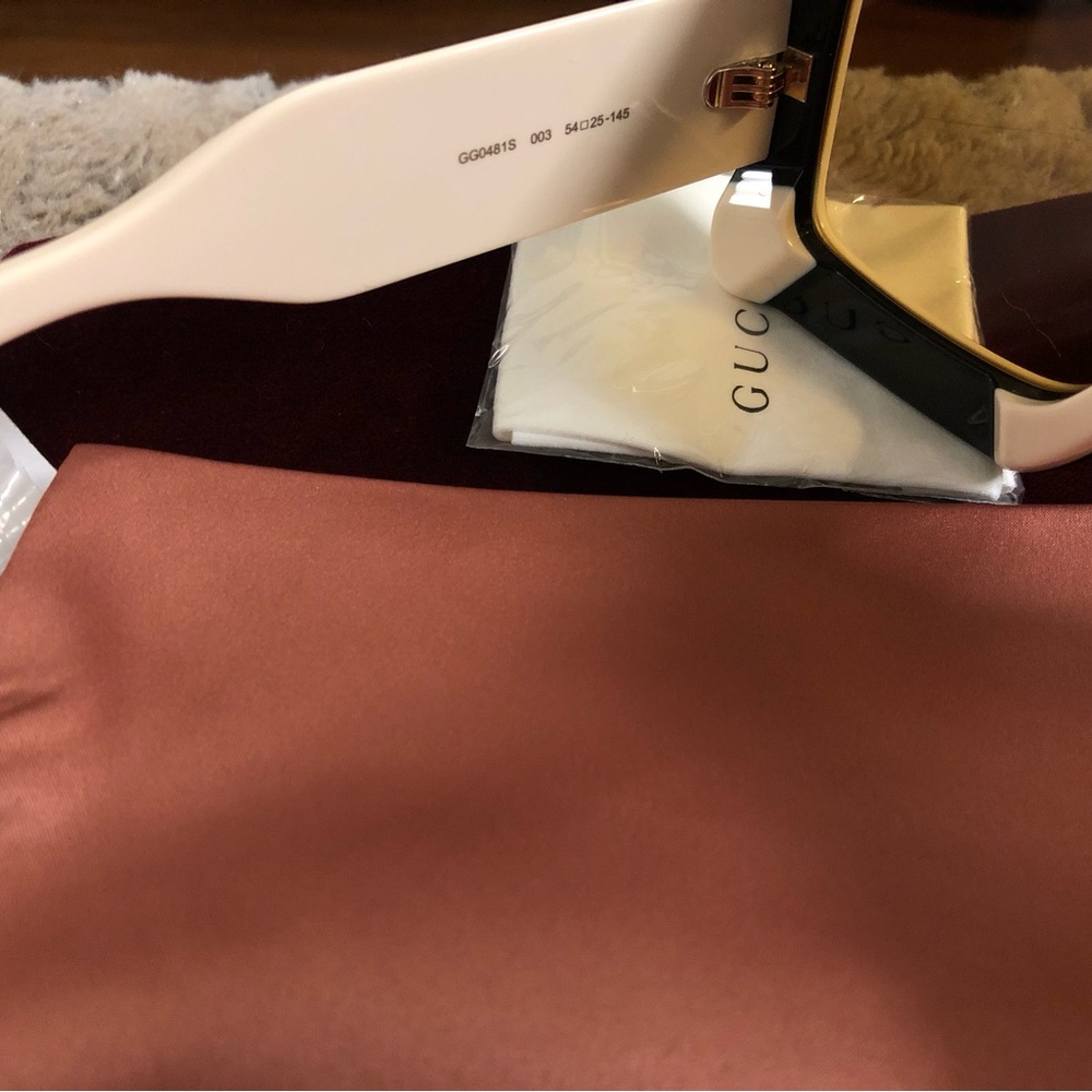 Gucci Hollywood Forever Sunnies - Picture 8 of 9